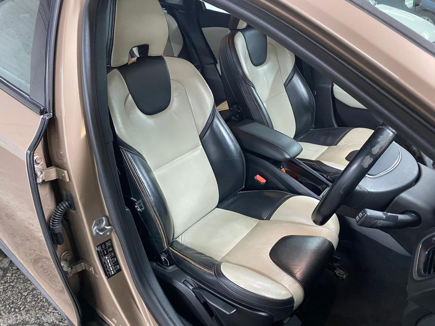 Used Volvo V40 Cross Country 2013 for sale - 76084716: Photo 12