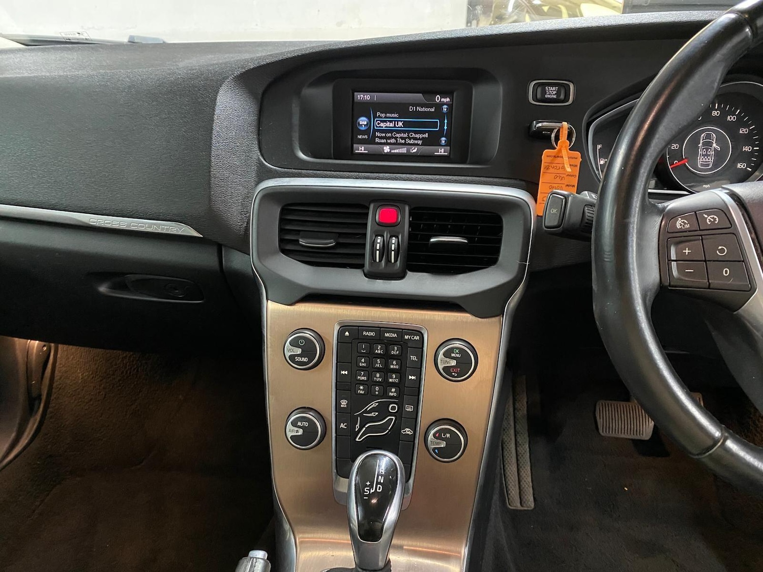Used Volvo V40 Cross Country 2013 for sale - 76084716: Photo 16