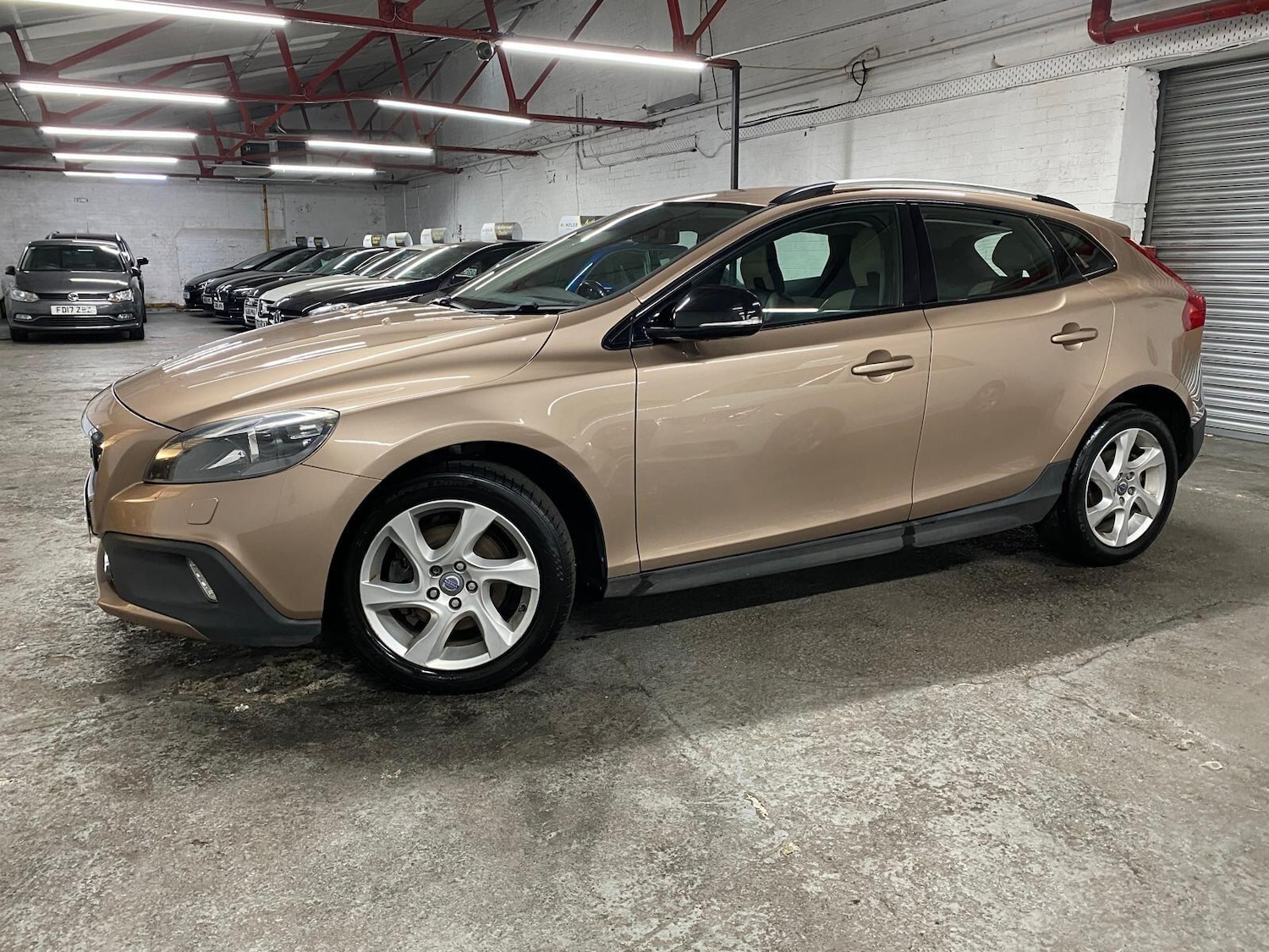 Used Volvo V40 Cross Country 2013 for sale - 76084716: Photo 2