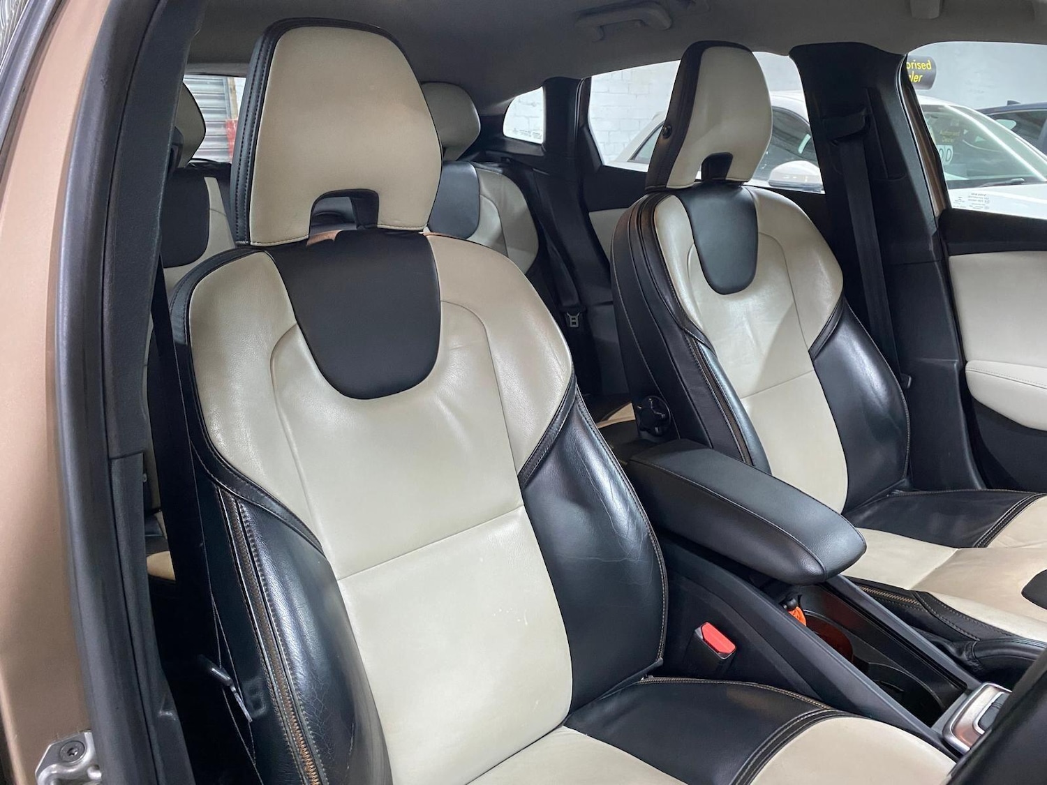 Used Volvo V40 Cross Country 2013 for sale - 76084716: Photo 20