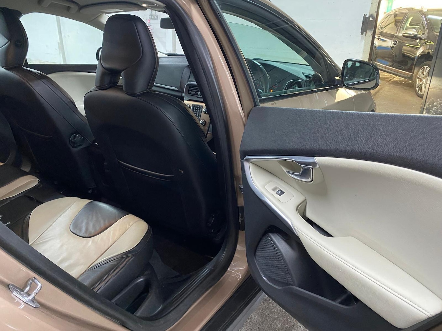 Used Volvo V40 Cross Country 2013 for sale - 76084716: Photo 22