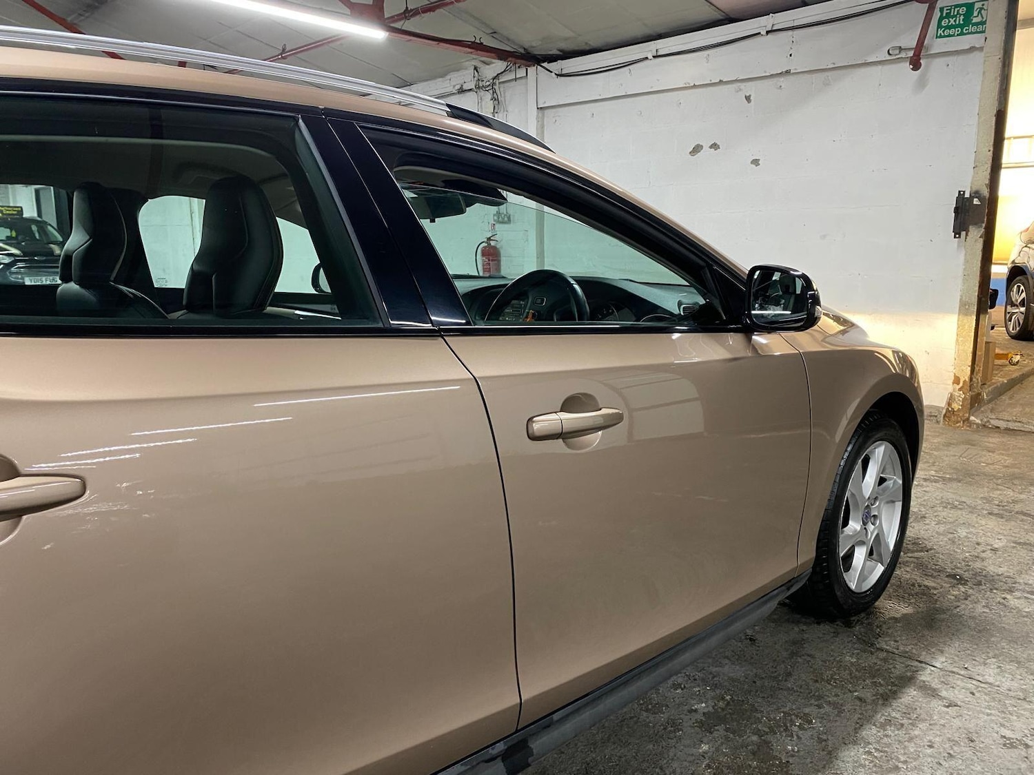 Used Volvo V40 Cross Country 2013 for sale - 76084716: Photo 25