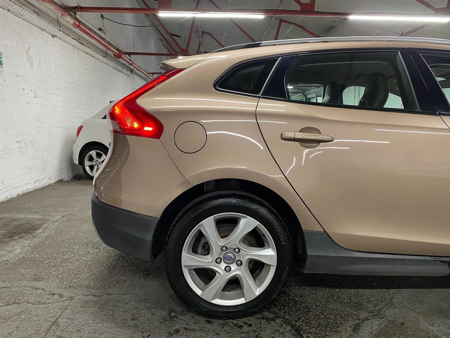 Used Volvo V40 Cross Country 2013 for sale - 76084716: Photo 27