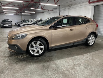 Used Volvo V40 Cross Country 2013 for sale - 76084716: Photo