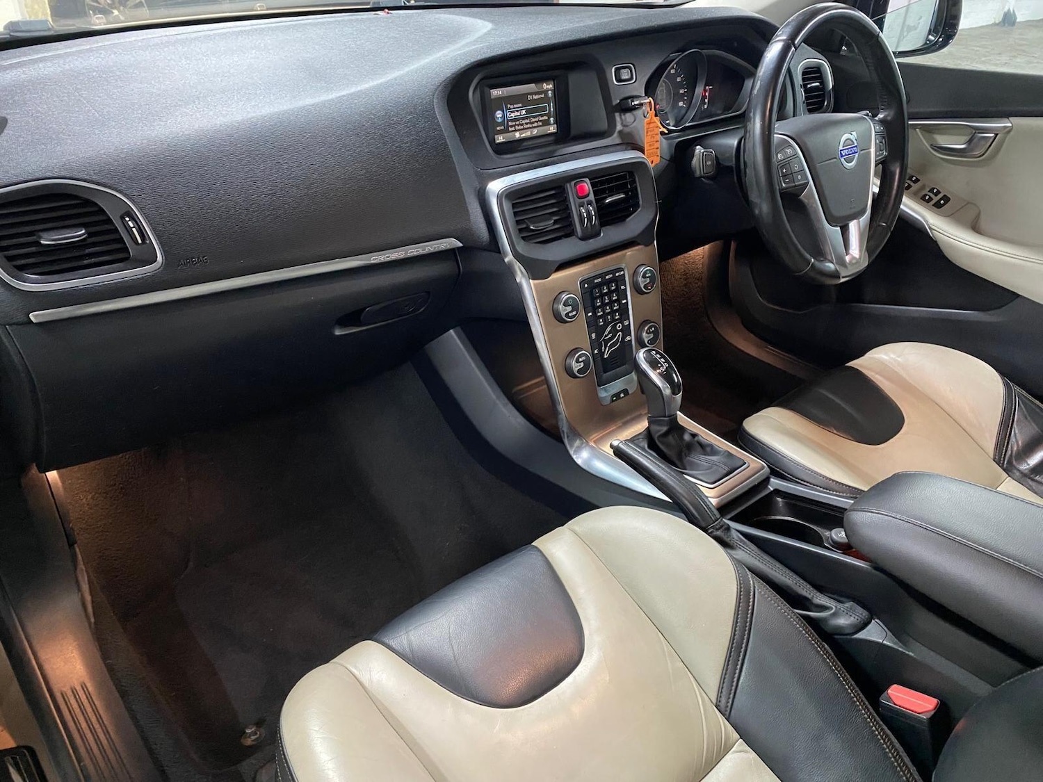 Used Volvo V40 Cross Country 2013 for sale - 76084716: Photo 38