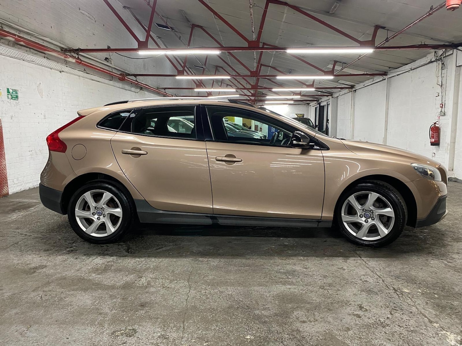 Used Volvo V40 Cross Country 2013 for sale - 76084716: Photo 4