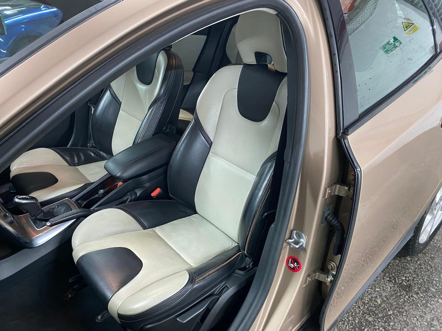 Used Volvo V40 Cross Country 2013 for sale - 76084716: Photo 41