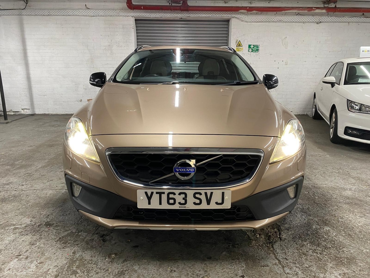 Used Volvo V40 Cross Country 2013 for sale - 76084716: Photo 48