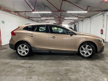 Used Volvo V40 Cross Country 2013 for sale - 76084716: Photo