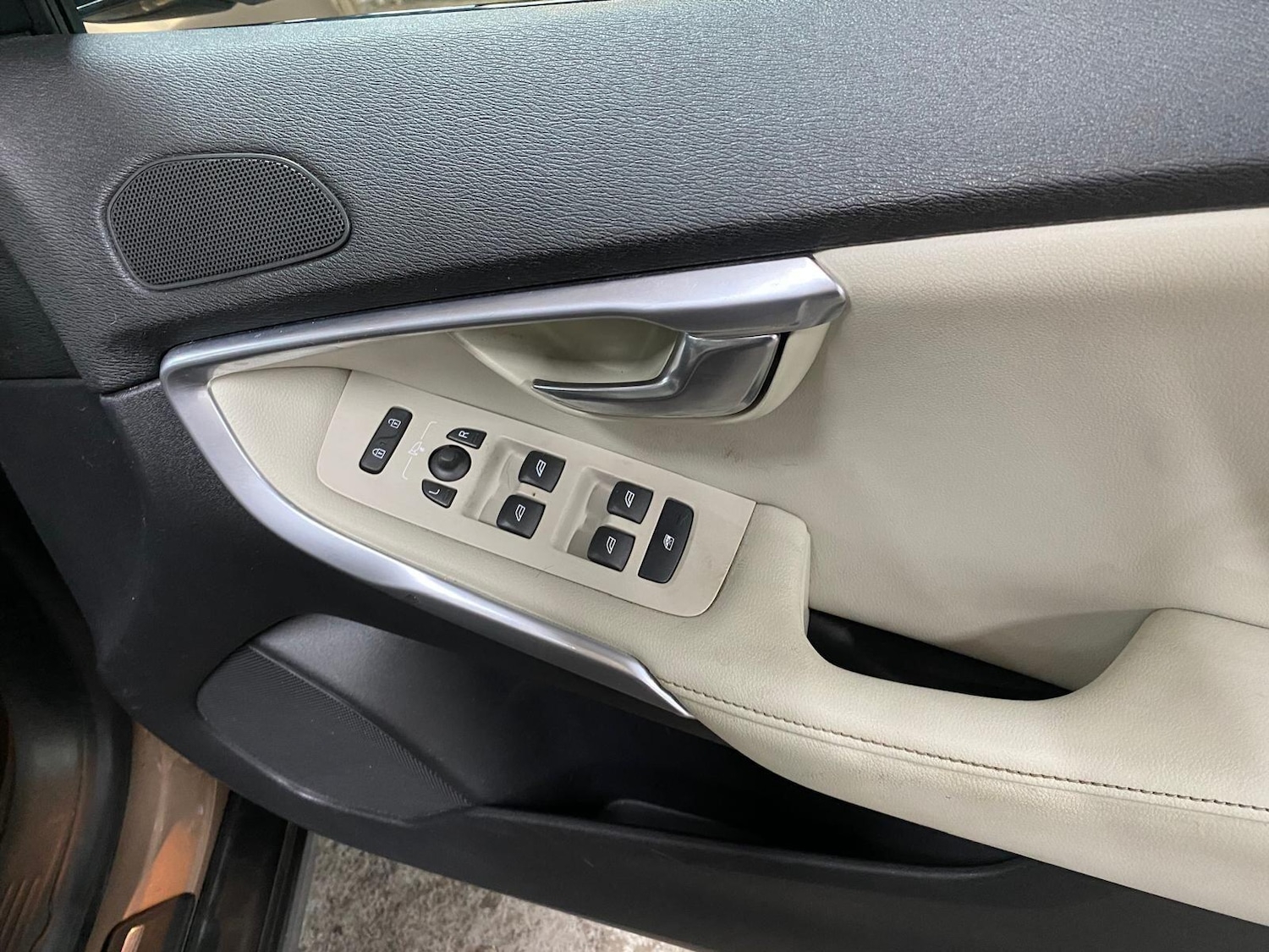 Used Volvo V40 Cross Country 2013 for sale - 76084716: Photo 9