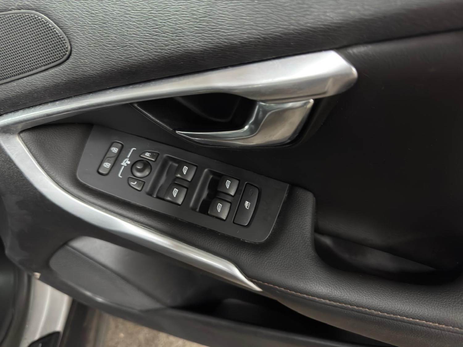 Used Volvo V40 2015 for sale - 78047691: Photo 10