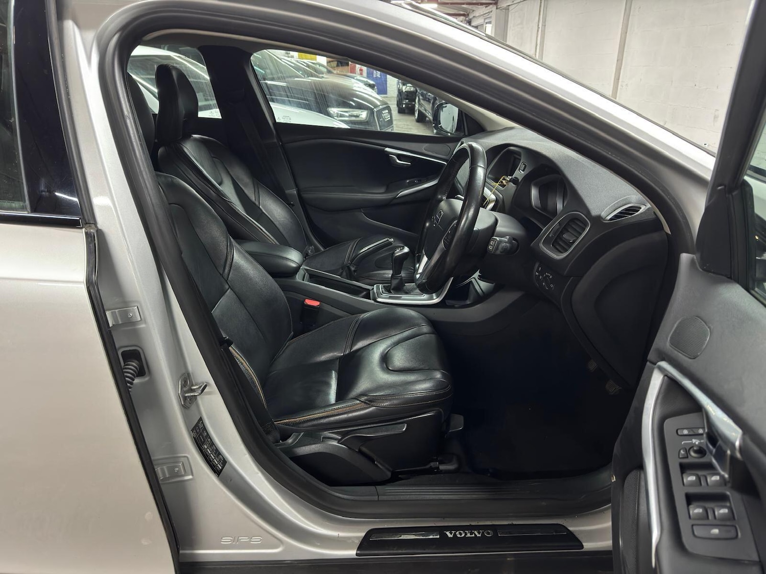 Used Volvo V40 2015 for sale - 78047691: Photo 11