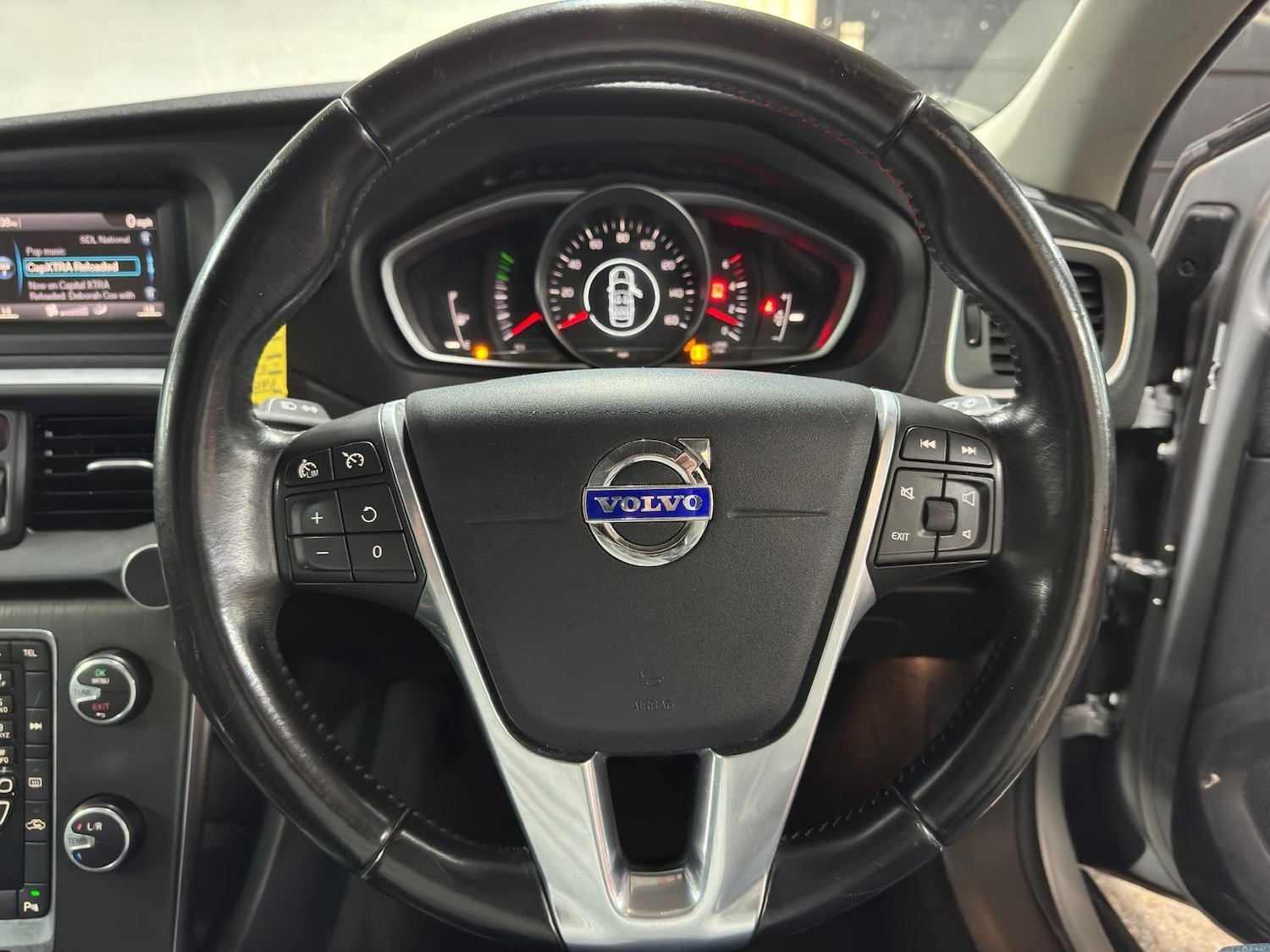 Used Volvo V40 2015 for sale - 78047691: Photo 16
