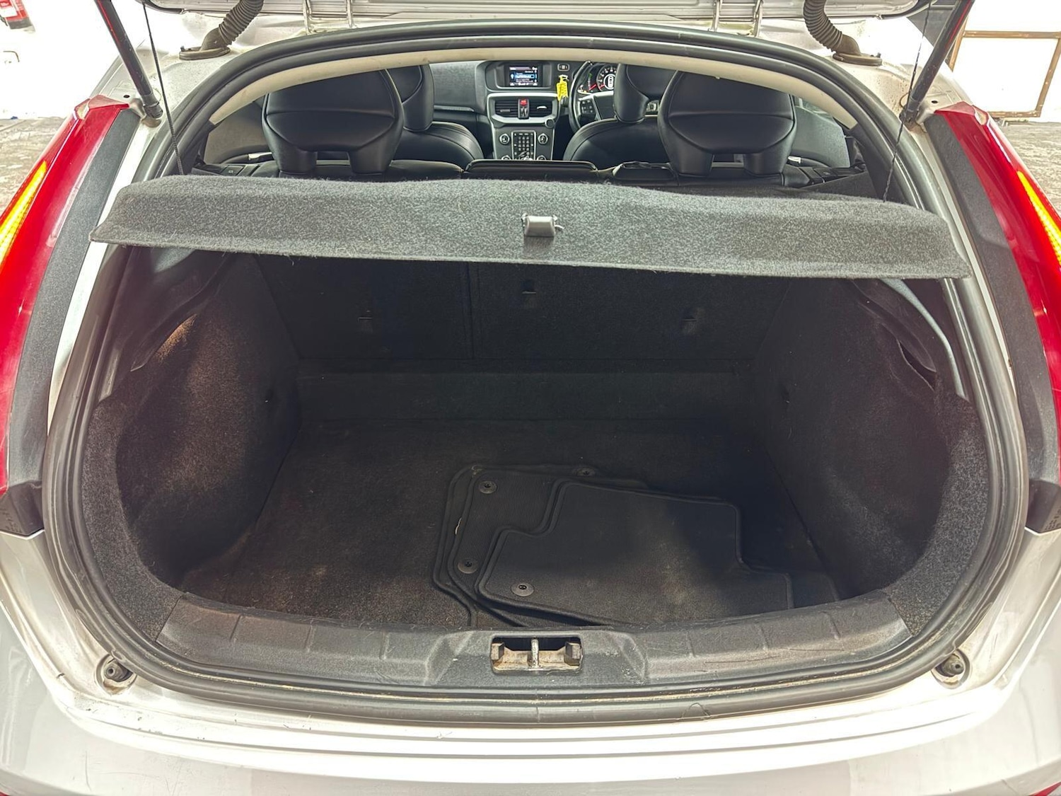 Used Volvo V40 2015 for sale - 78047691: Photo 32