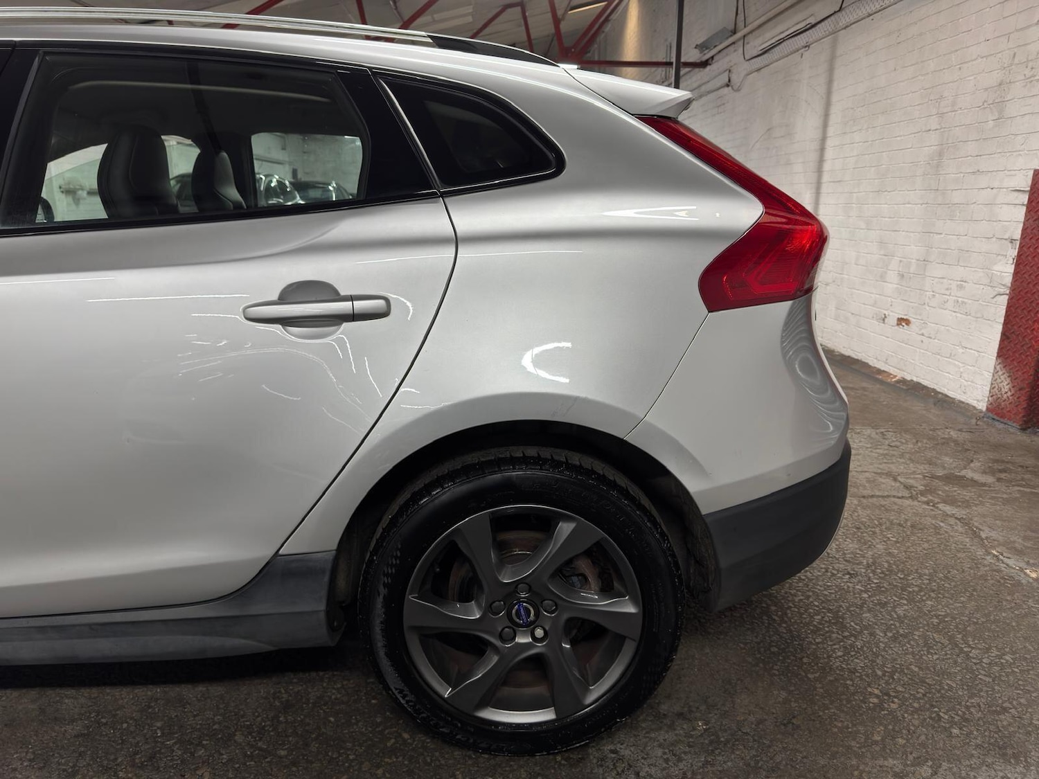 Used Volvo V40 2015 for sale - 78047691: Photo 36