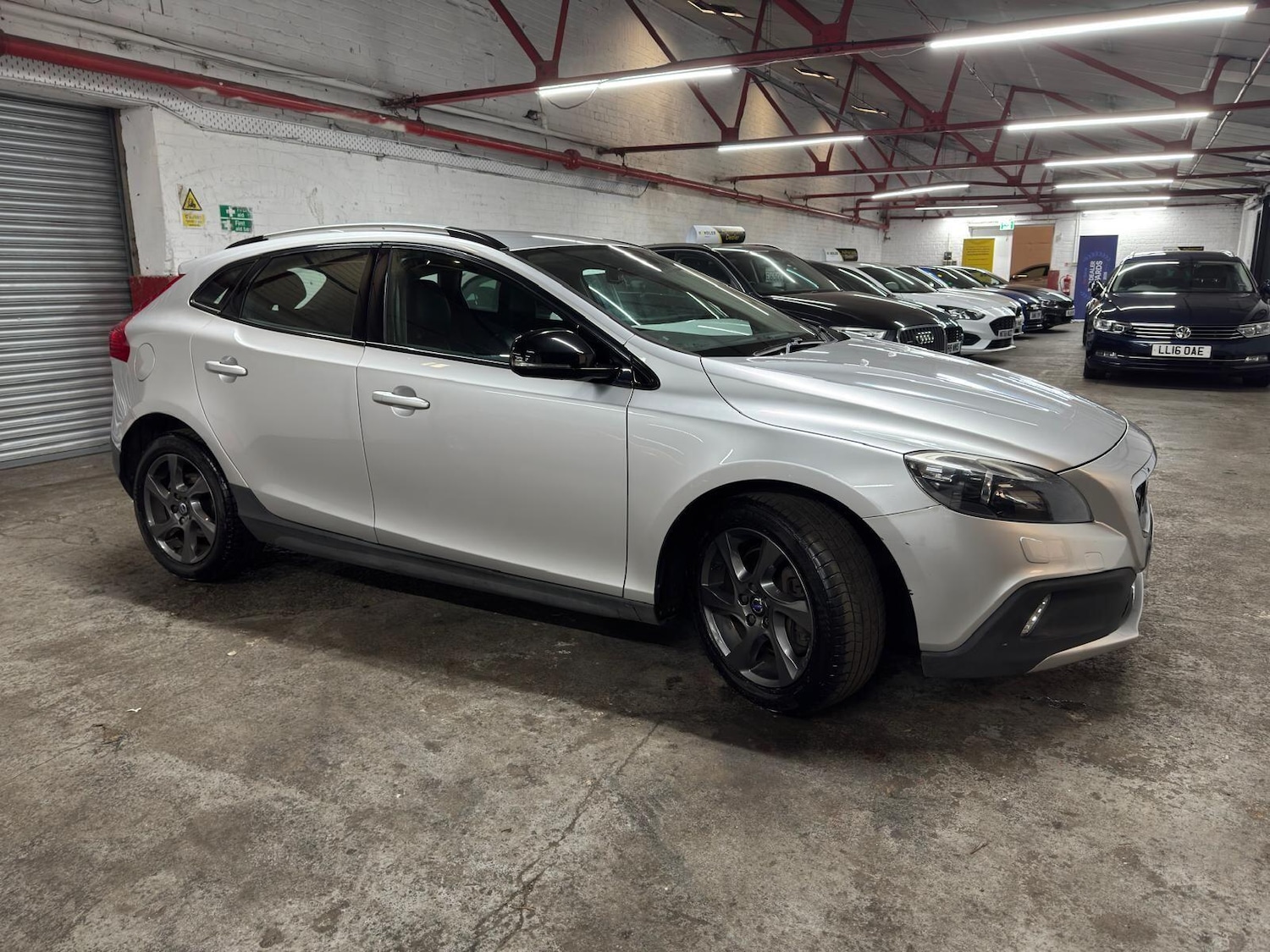 Used Volvo V40 2015 for sale - 78047691: Photo 4