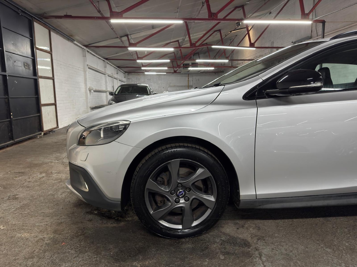 Used Volvo V40 2015 for sale - 78047691: Photo 44
