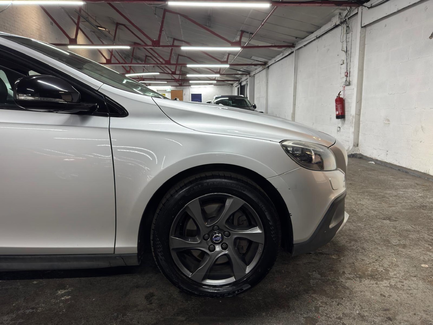 Used Volvo V40 2015 for sale - 78047691: Photo 46