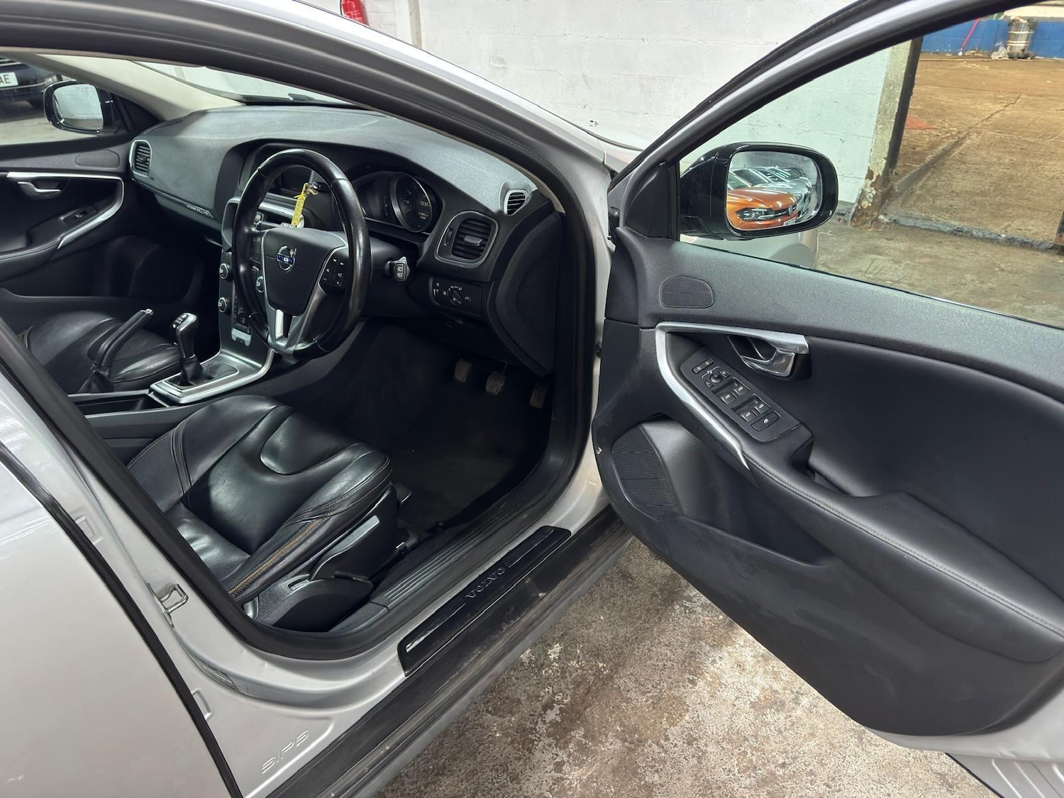 Used Volvo V40 2015 for sale - 78047691: Photo 9