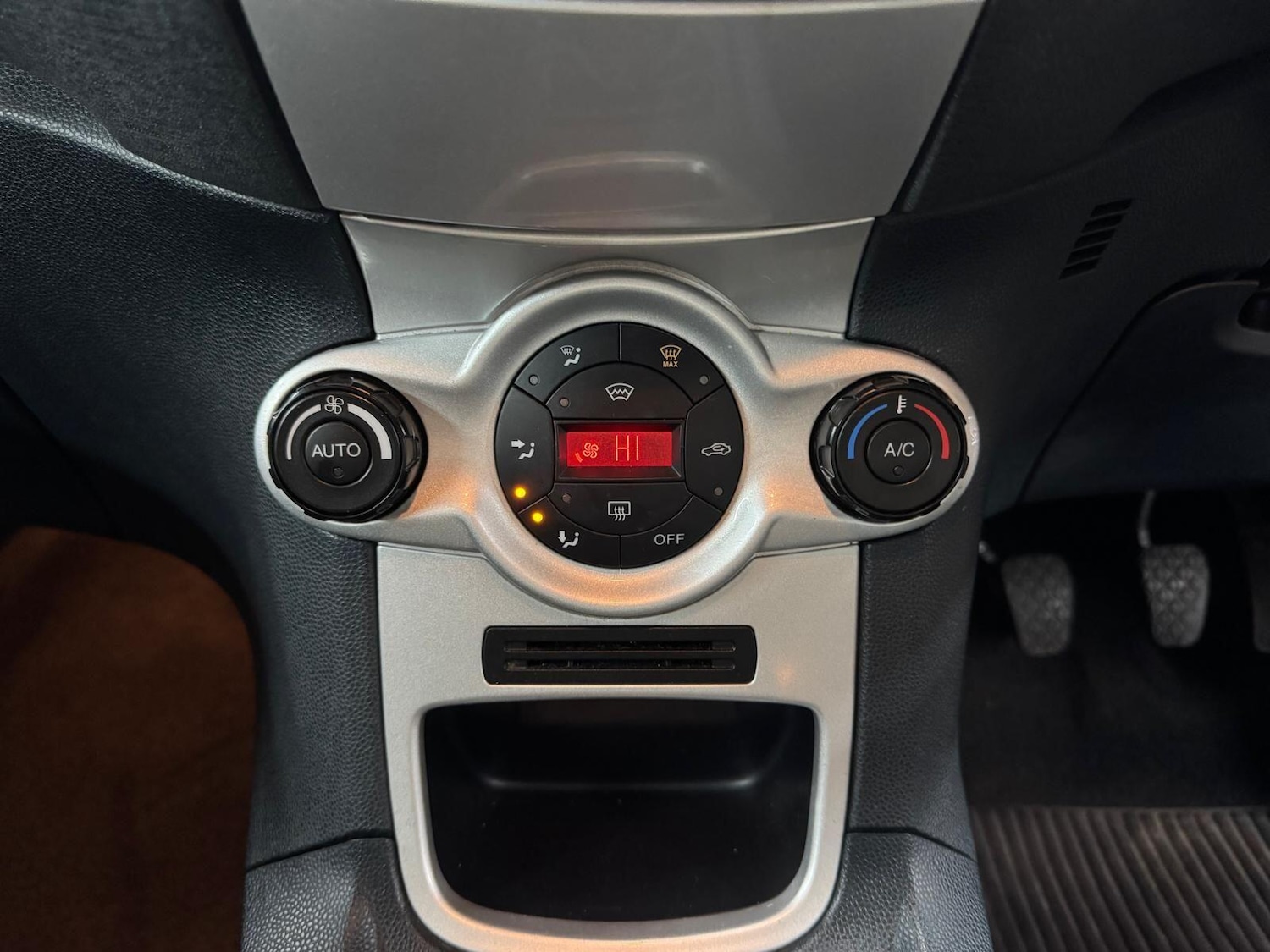 Used Ford Fiesta 2011 for sale - 77386852: Photo 37