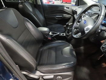 Used Ford Kuga 2015 for sale - 77254600: Photo