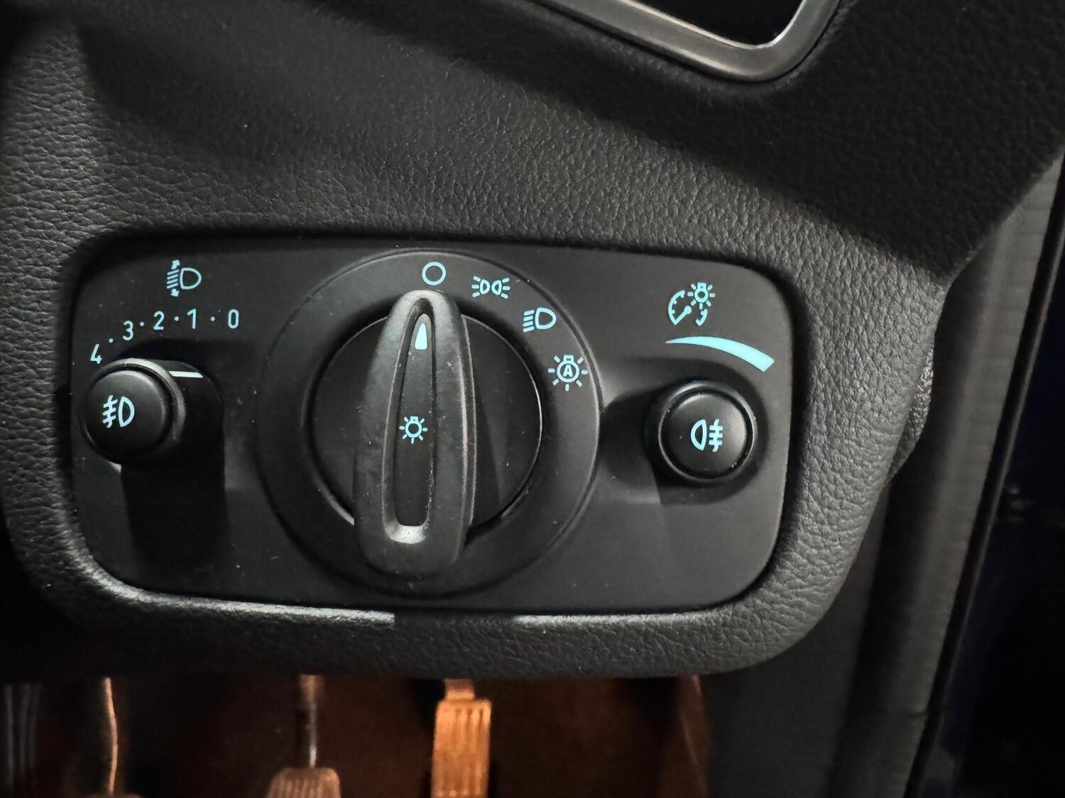 Used Ford Kuga 2015 for sale - 77254600: Photo 37