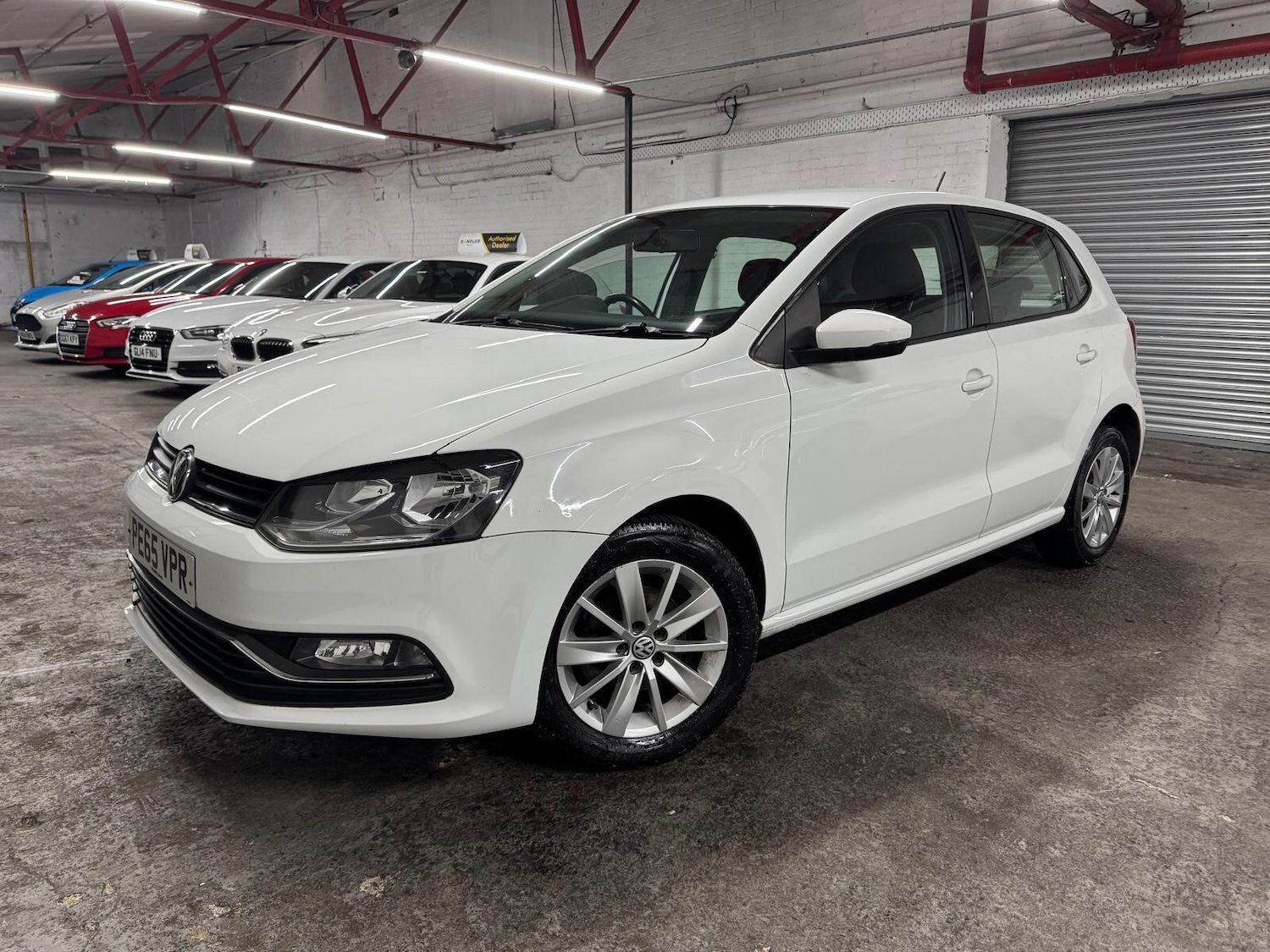 Used Volkswagen Polo 2015 for sale - 76936369: Photo 1