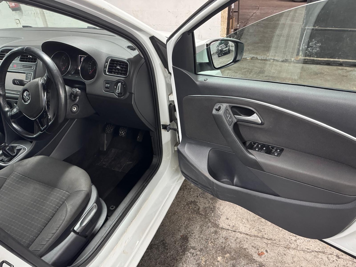 Used Volkswagen Polo 2015 for sale - 76936369: Photo 10