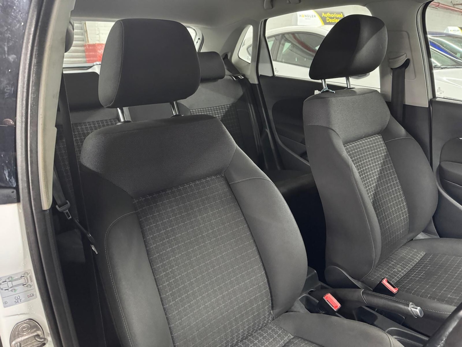 Used Volkswagen Polo 2015 for sale - 76936369: Photo 8