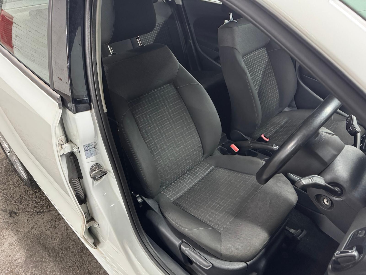 Used Volkswagen Polo 2015 for sale - 76936369: Photo 9