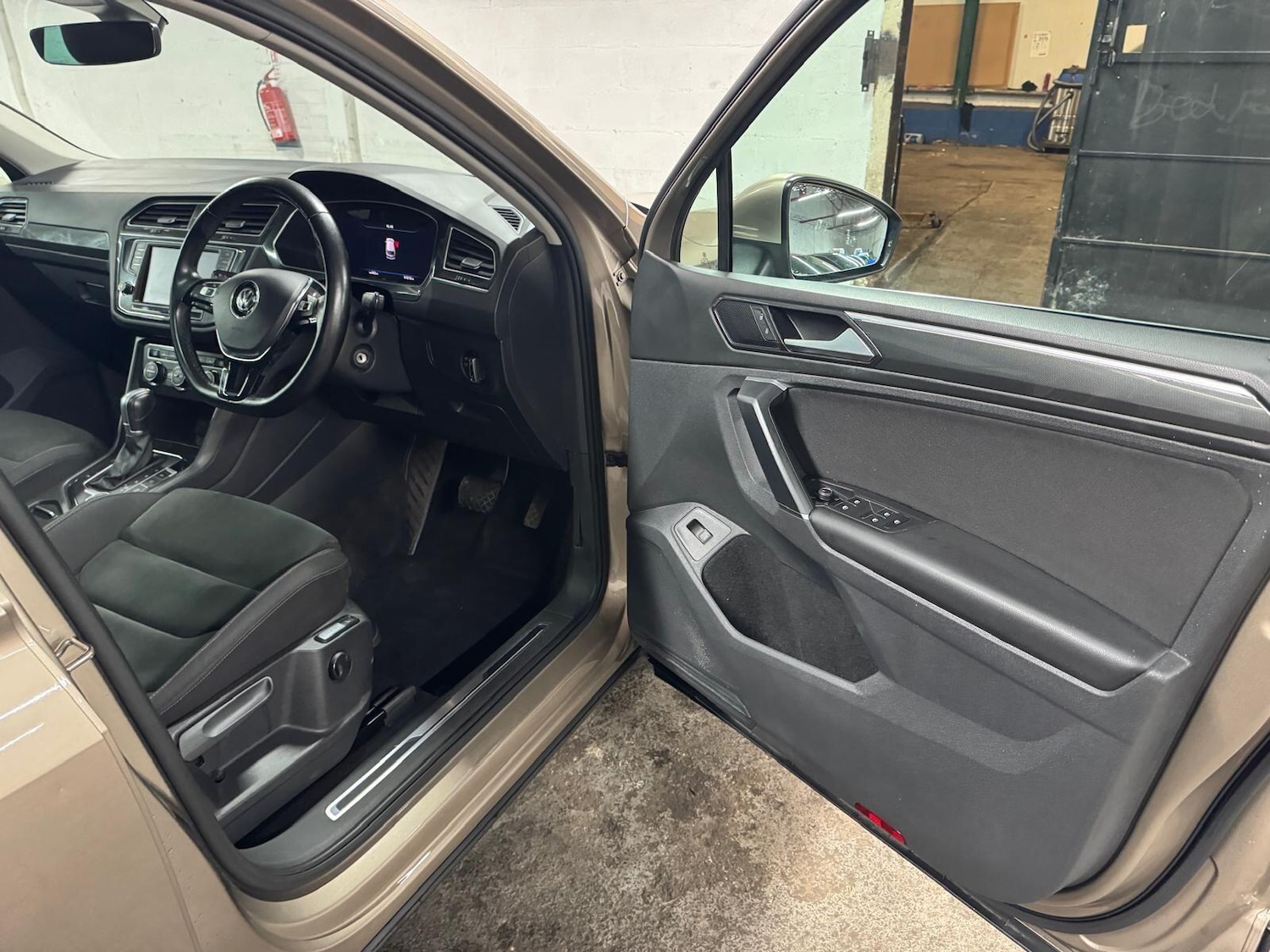 Used Volkswagen Tiguan for sale - 78135543: Photo 13