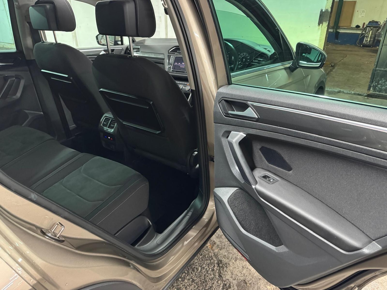 Used Volkswagen Tiguan for sale - 78135543: Photo 32