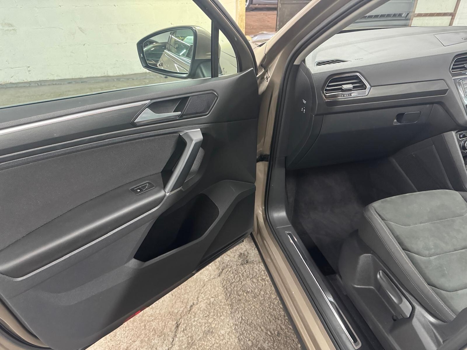 Used Volkswagen Tiguan for sale - 78135543: Photo 53