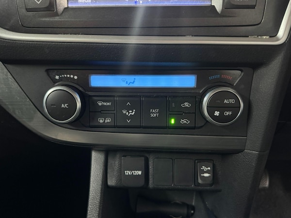 Used Toyota Auris 2015 for sale - 76084030: Photo 19