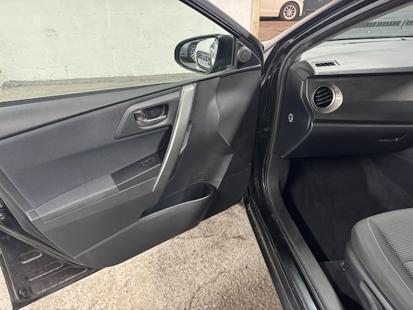 Used Toyota Auris 2015 for sale - 76084030: Photo 35