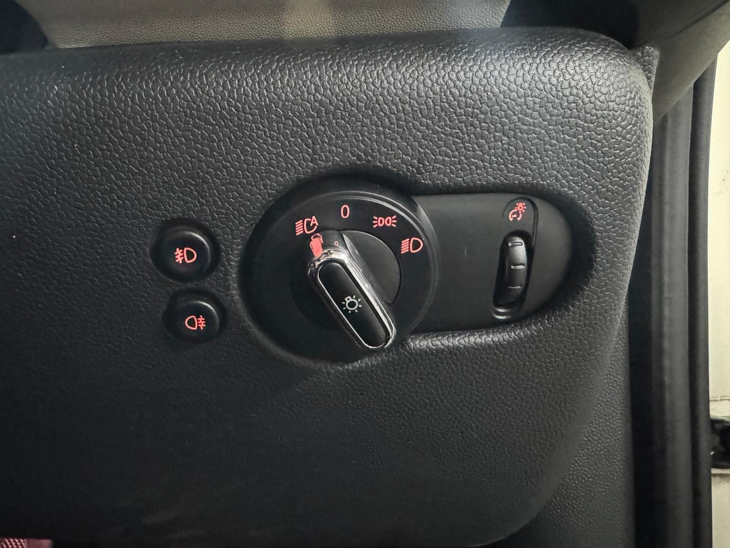 Used MINI Hatch 2015 for sale - 76801228: Photo 28