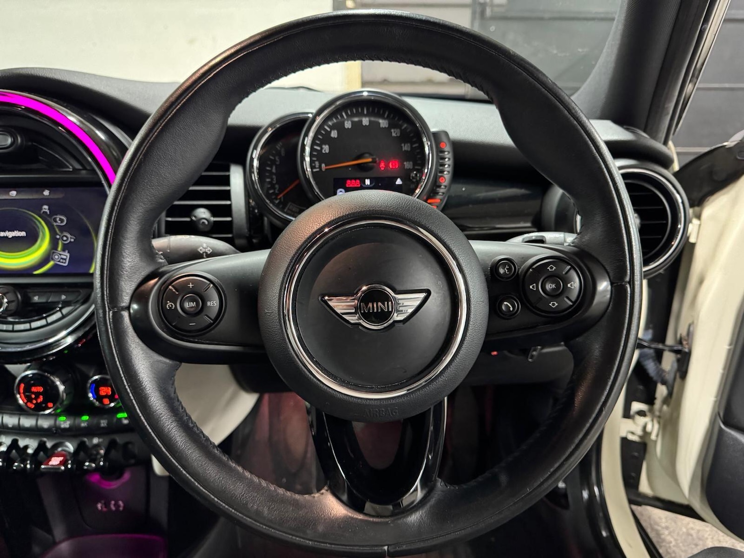 Used MINI Hatch 2015 for sale - 76801228: Photo 32