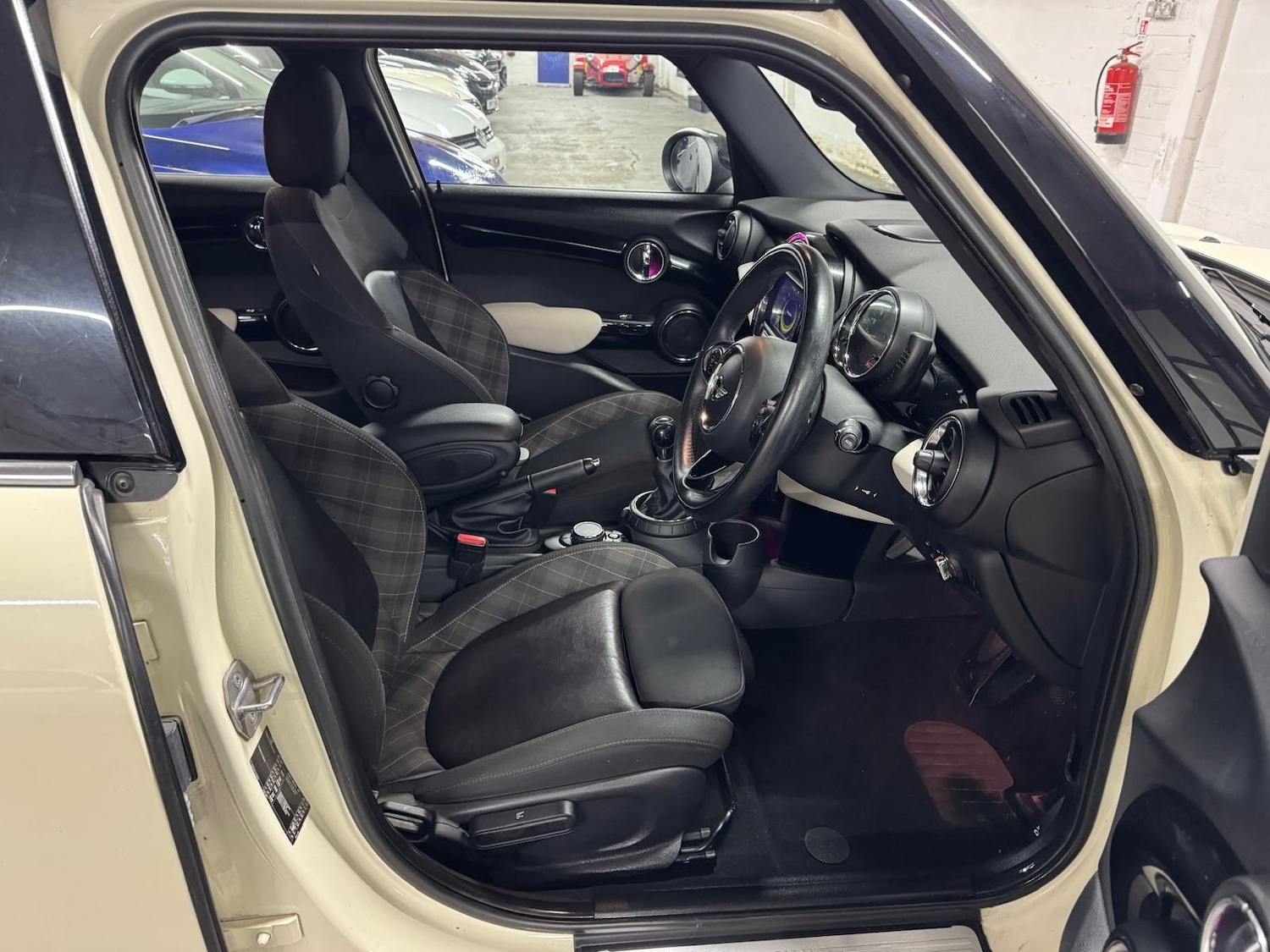 Used MINI Hatch 2015 for sale - 76801228: Photo 38