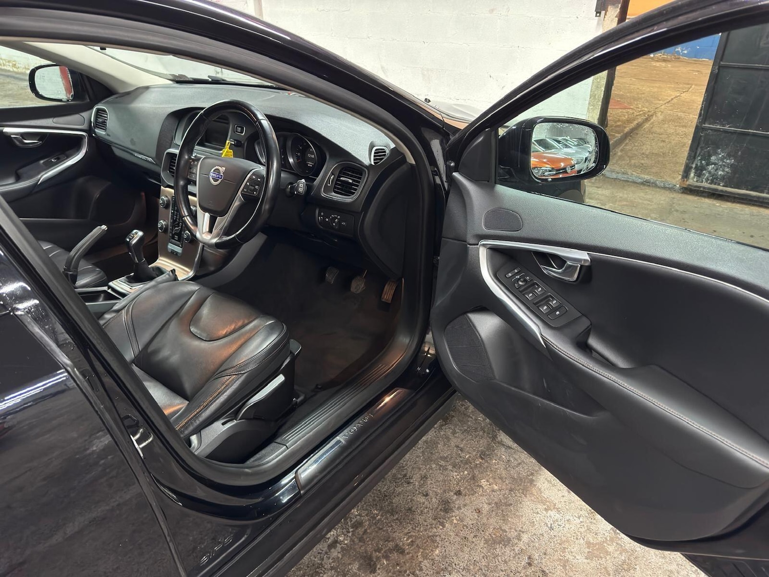 Used Volvo V40 Cross Country 2014 for sale - 78006546: Photo 15