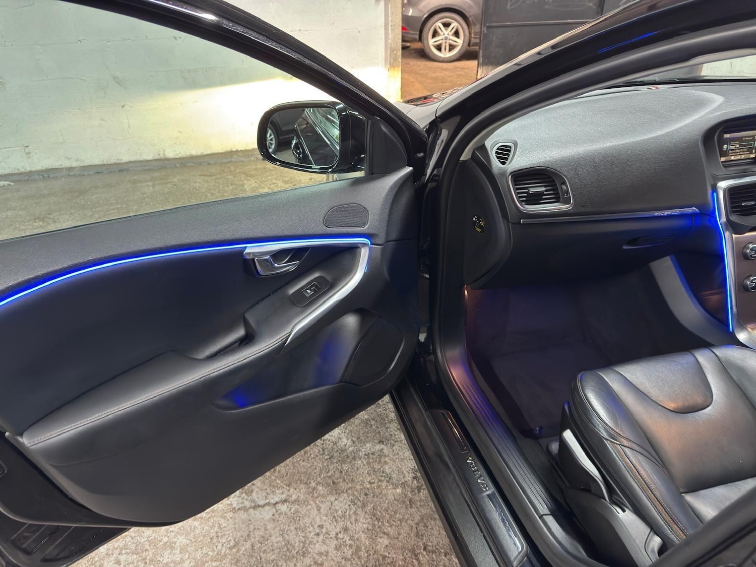 Used Volvo V40 Cross Country 2014 for sale - 78006546: Photo 43