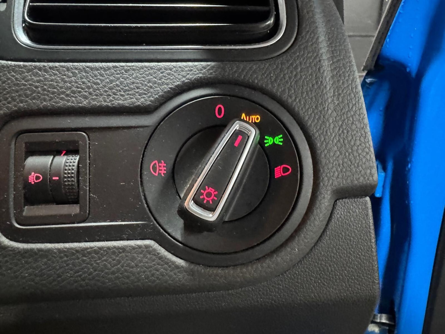 Used Volkswagen Polo 2015 for sale - 77386384: Photo 36