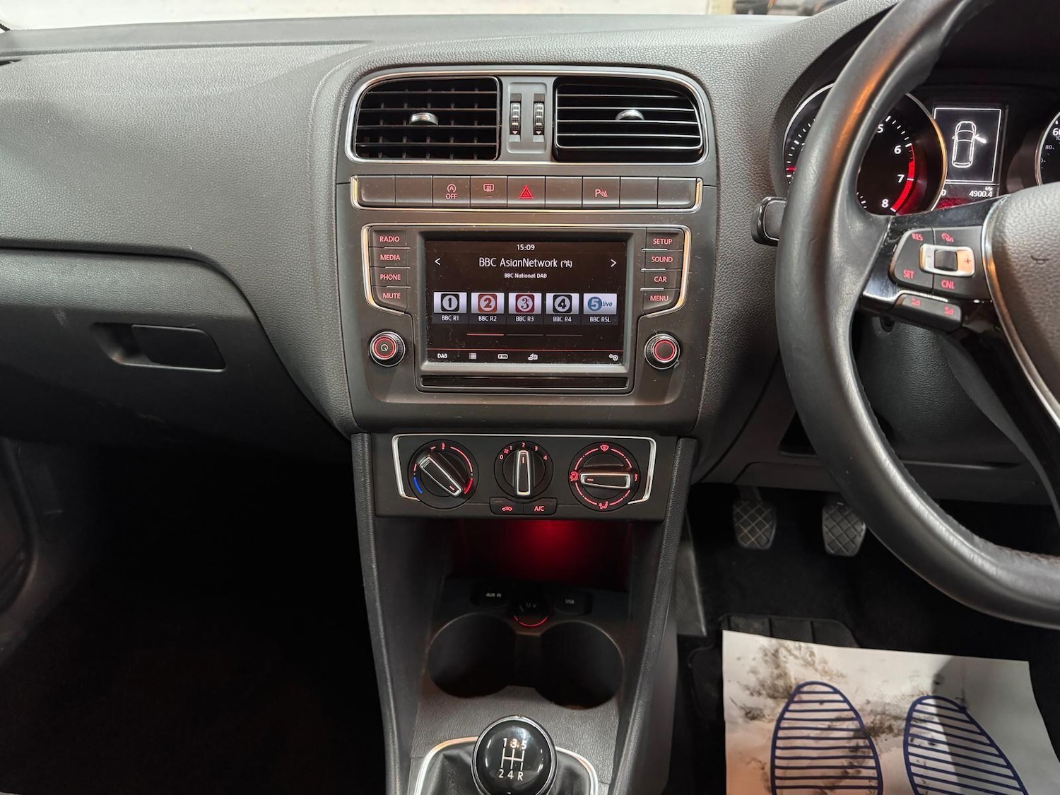 Used Volkswagen Polo 2015 for sale - 77386384: Photo 40