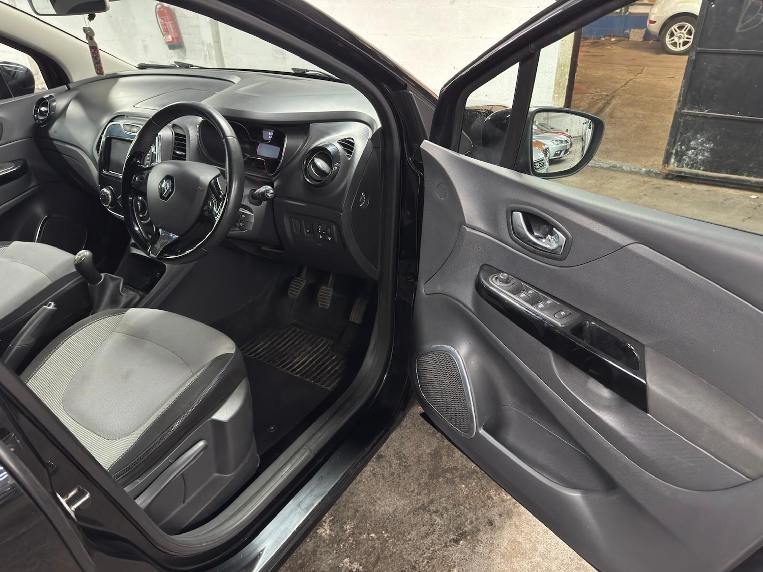 Used Renault Captur 2015 for sale - 78204291: Photo 9