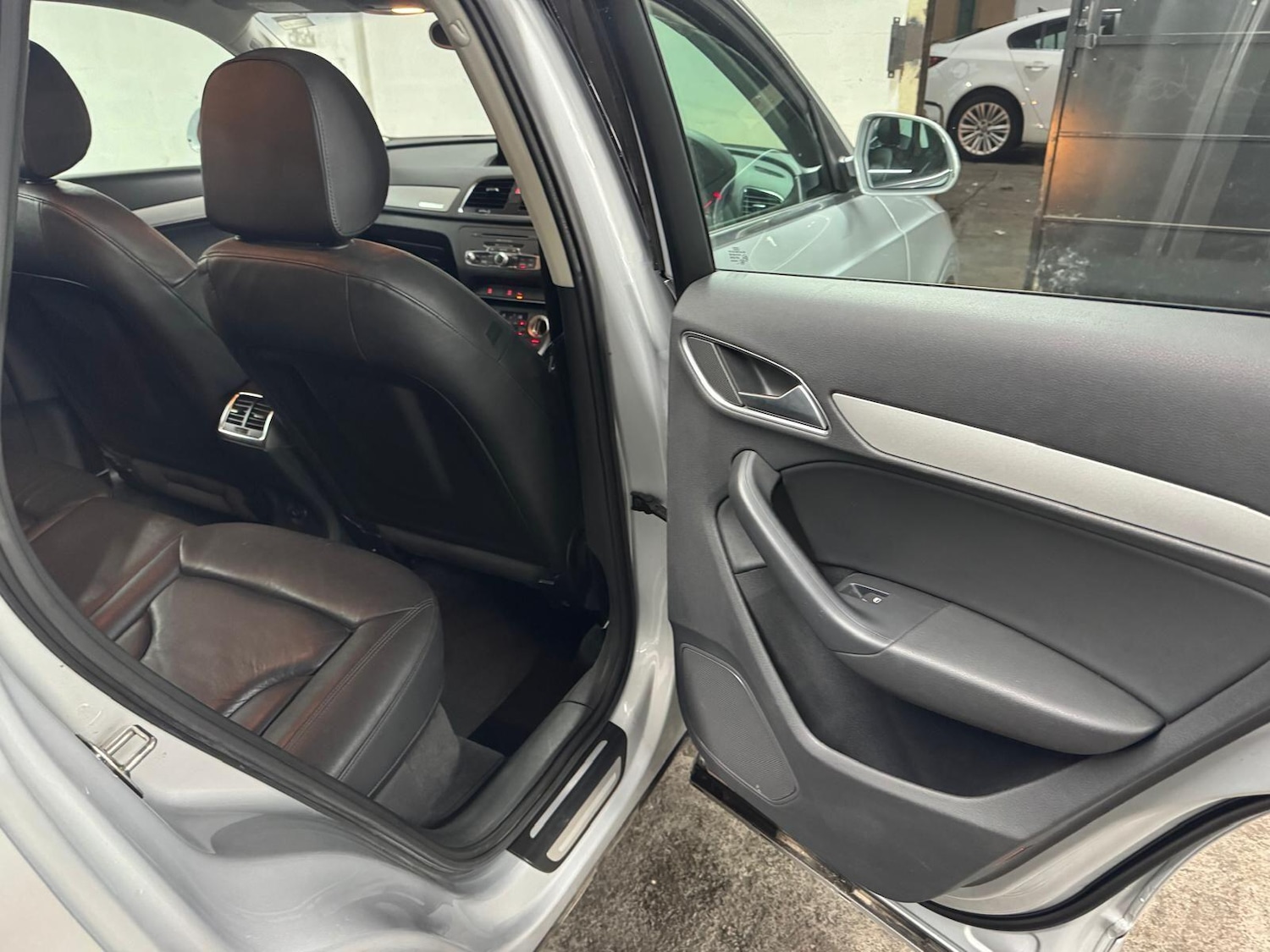 Used Audi Q3 2012 for sale - 77215779: Photo 33