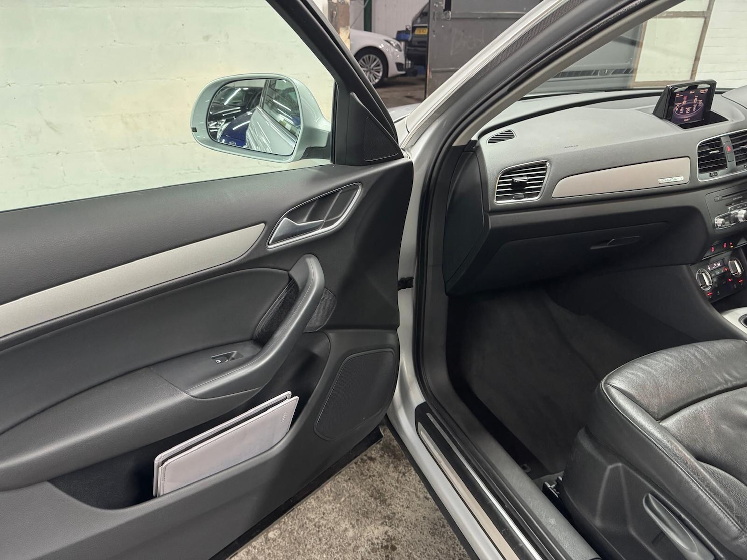 Used Audi Q3 2012 for sale - 77215779: Photo 48