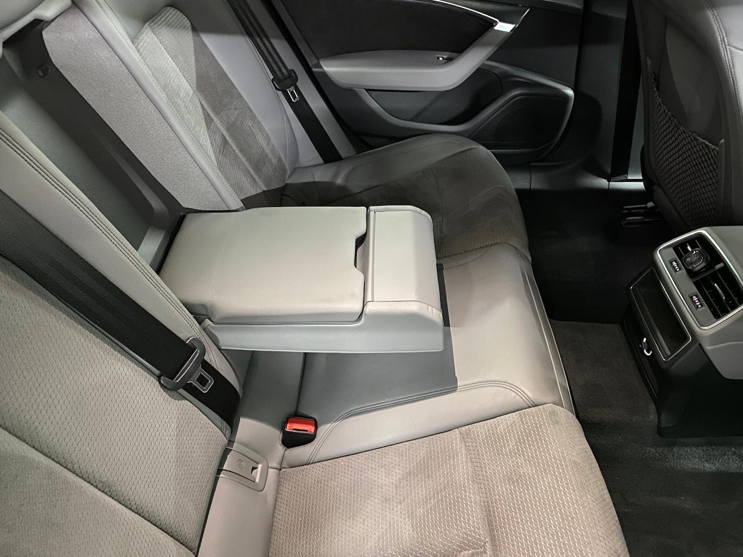 Used Audi A6 Saloon for sale - 76484653: Photo 35