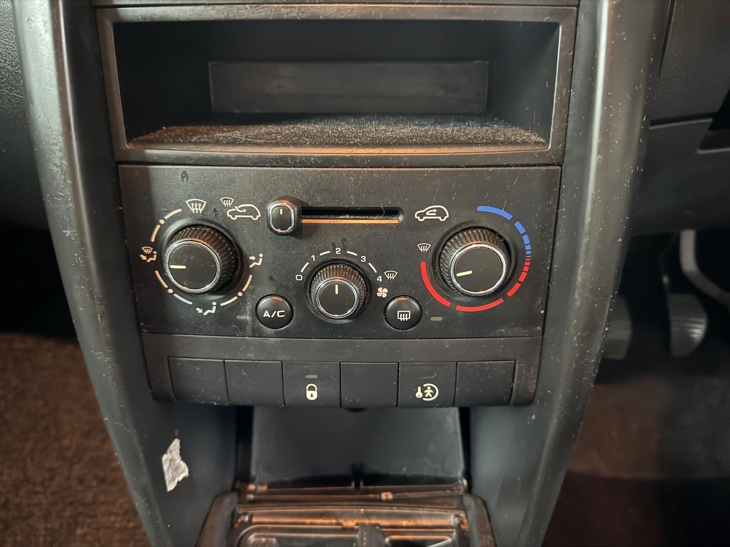 Used Peugeot 207 2010 for sale - 77479534: Photo 31