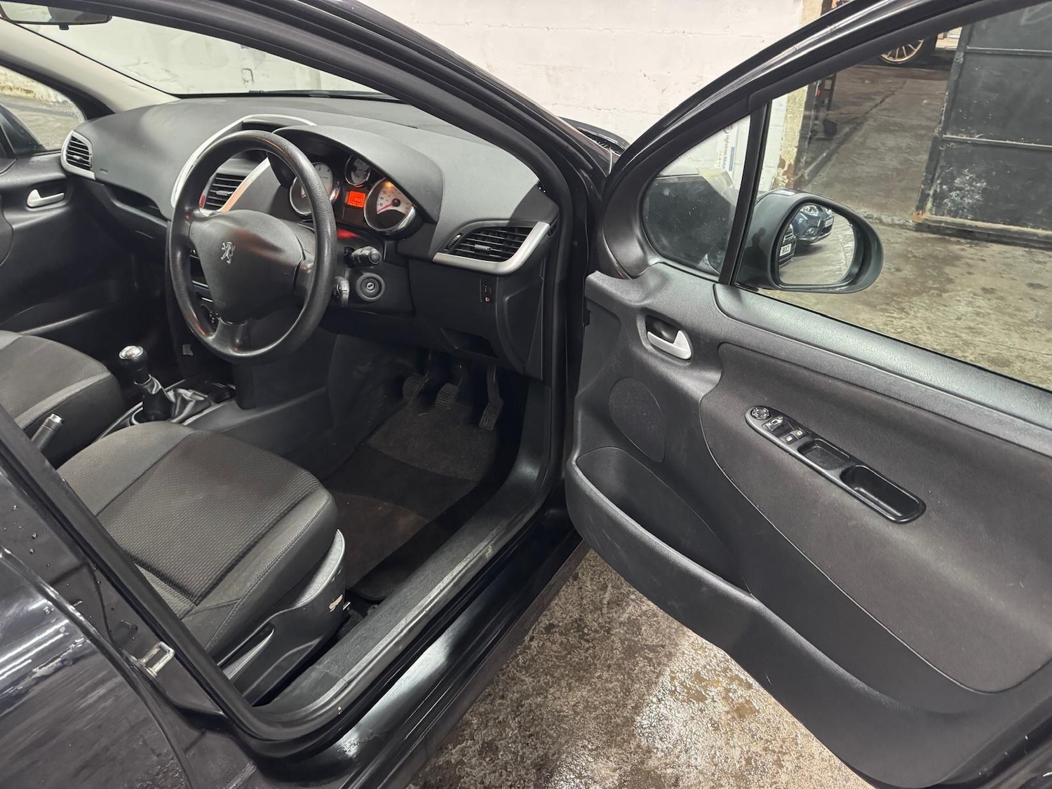 Used Peugeot 207 2010 for sale - 77479534: Photo 40