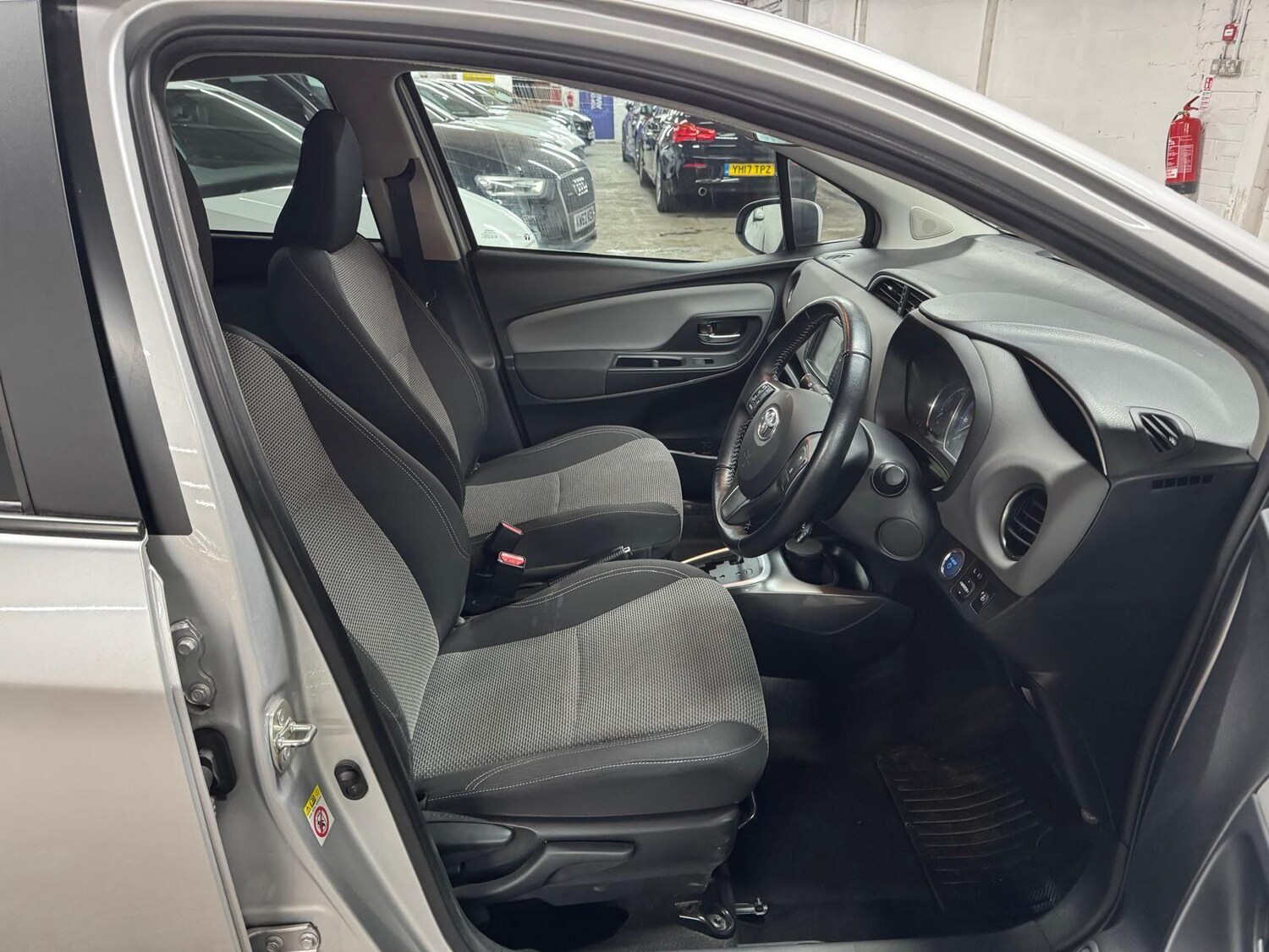 Used Toyota Yaris 2016 for sale - 77838746: Photo 12