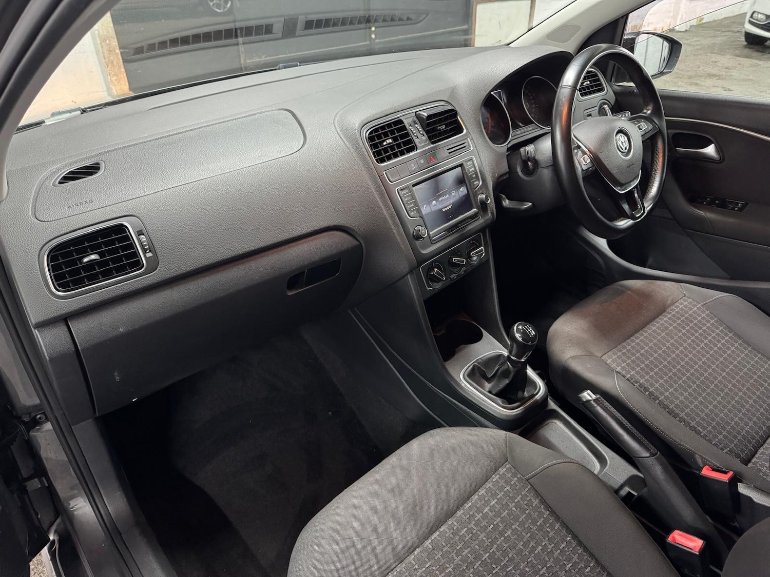 Used Volkswagen Polo 2015 for sale - 76926858: Photo 42